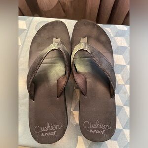 Cushion reef flip flop brown size 11